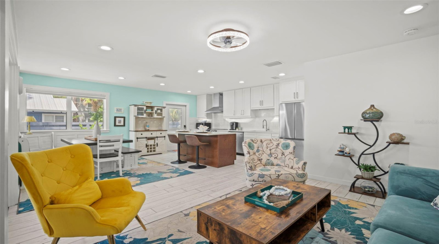 Sarasota, Florida 34236, 2 Bedroom Bedrooms, ,2 Bathroombathrooms,Residential,For Sale,Laurel,0,Mfrtb8542263