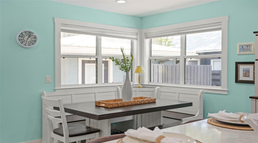 Sarasota, Florida 34236, 2 Bedroom Bedrooms, ,2 Bathroombathrooms,Residential,For Sale,Laurel,0,Mfrtb8542263