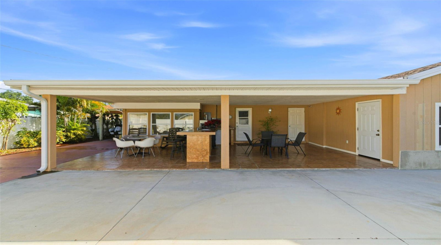 Tampa, Florida 33615, 3 Bedroom Bedrooms, ,2 Bathroombathrooms,Residential,For Sale,Holiday,0,Mfrtb8542927
