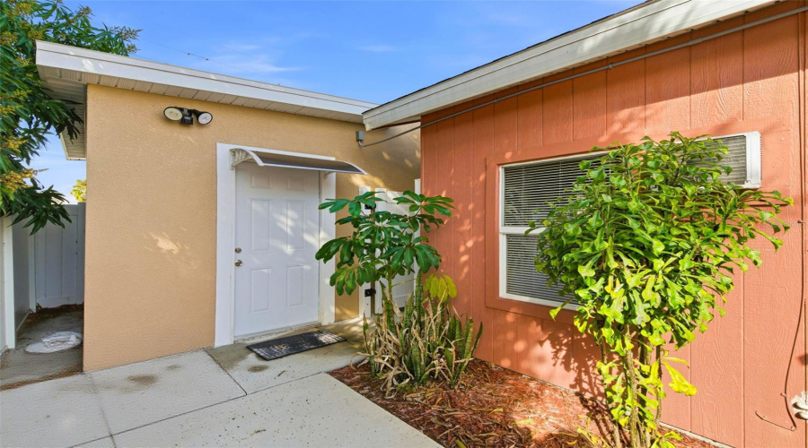 Tampa, Florida 33615, 3 Bedroom Bedrooms, ,2 Bathroombathrooms,Residential,For Sale,Holiday,0,Mfrtb8542927
