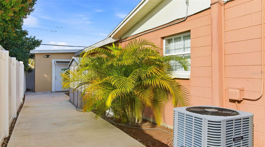 Tampa, Florida 33615, 3 Bedroom Bedrooms, ,2 Bathroombathrooms,Residential,For Sale,Holiday,0,Mfrtb8542927