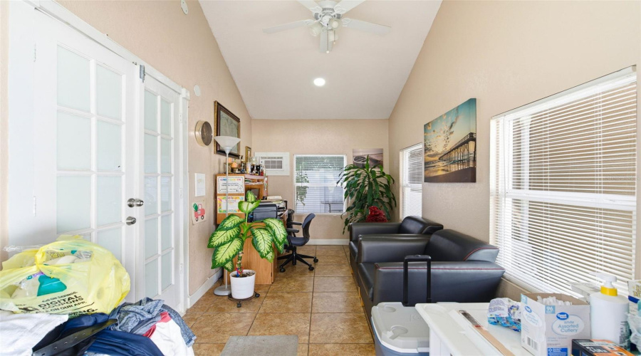 Tampa, Florida 33615, 3 Bedroom Bedrooms, ,2 Bathroombathrooms,Residential,For Sale,Holiday,0,Mfrtb8542927