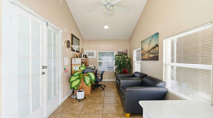 Tampa, Florida 33615, 3 Bedroom Bedrooms, ,2 Bathroombathrooms,Residential,For Sale,Holiday,0,Mfrtb8542927