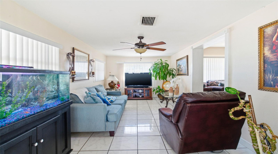 Tampa, Florida 33615, 3 Bedroom Bedrooms, ,2 Bathroombathrooms,Residential,For Sale,Holiday,0,Mfrtb8542927