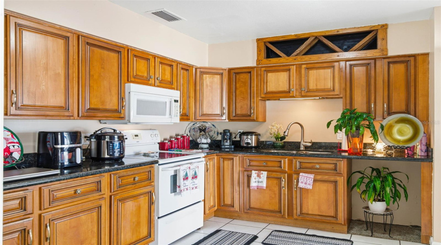 Tampa, Florida 33615, 3 Bedroom Bedrooms, ,2 Bathroombathrooms,Residential,For Sale,Holiday,0,Mfrtb8542927