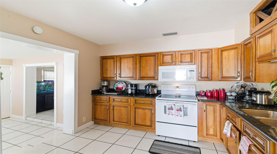 Tampa, Florida 33615, 3 Bedroom Bedrooms, ,2 Bathroombathrooms,Residential,For Sale,Holiday,0,Mfrtb8542927