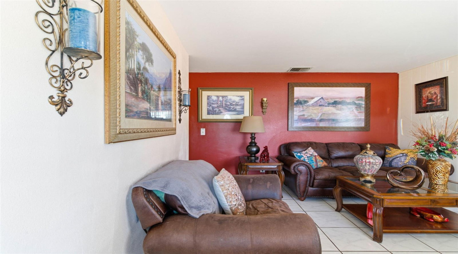 Tampa, Florida 33615, 3 Bedroom Bedrooms, ,2 Bathroombathrooms,Residential,For Sale,Holiday,0,Mfrtb8542927