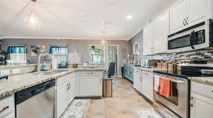 Kissimmee, Florida 34758, 3 Bedroom Bedrooms, ,2 Bathroombathrooms,Residential,For Sale,Jasper,0,Mfrs5156385