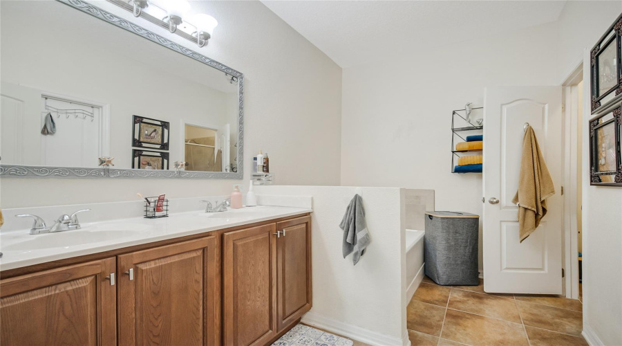 Kissimmee, Florida 34758, 3 Bedroom Bedrooms, ,2 Bathroombathrooms,Residential,For Sale,Jasper,0,Mfrs5156385