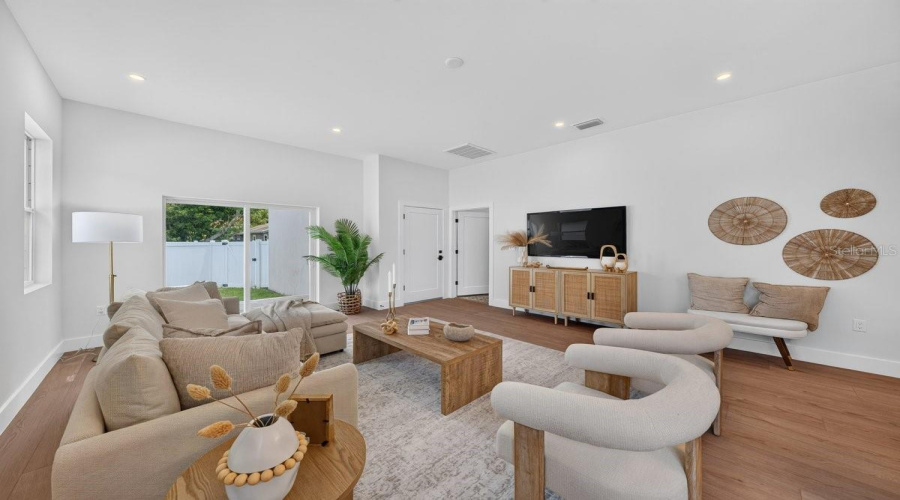 St Petersburg, Florida 33713, 4 Bedroom Bedrooms, ,2 Bathroombathrooms,Residential,For Sale,Queen,0,Mfrtb8540825