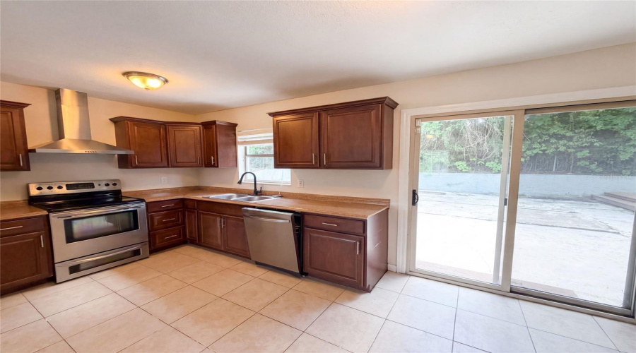 Tampa, Florida 33637, 4 Bedroom Bedrooms, ,2 Bathroombathrooms,Residential,For Sale,Lynwood,0,Mfro6432860