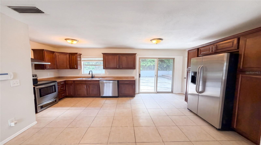 Tampa, Florida 33637, 4 Bedroom Bedrooms, ,2 Bathroombathrooms,Residential,For Sale,Lynwood,0,Mfro6432860