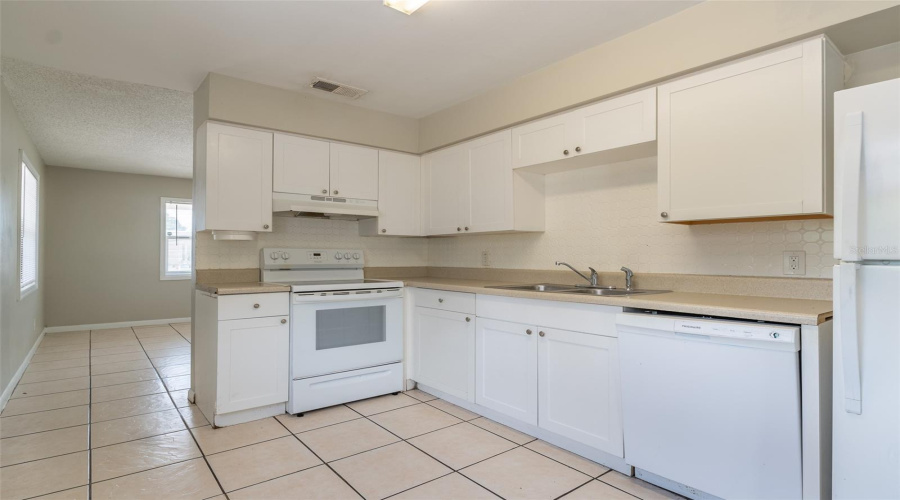Tampa, Florida 33634, 4 Bedroom Bedrooms, ,2 Bathroombathrooms,Residential,For Sale,Crestridge,0,Mfrtb8518161