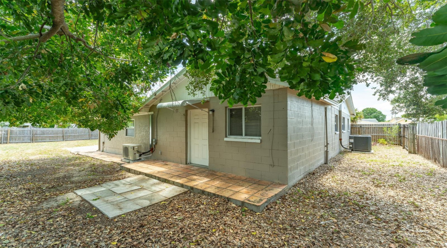 Tampa, Florida 33634, 4 Bedroom Bedrooms, ,2 Bathroombathrooms,Residential,For Sale,Crestridge,0,Mfrtb8518161