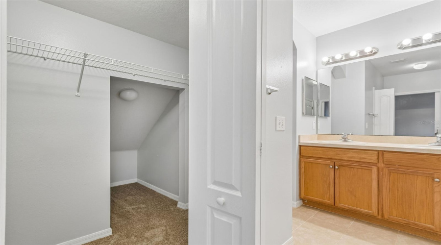 Ensuite To His &Amp; Hers Closets