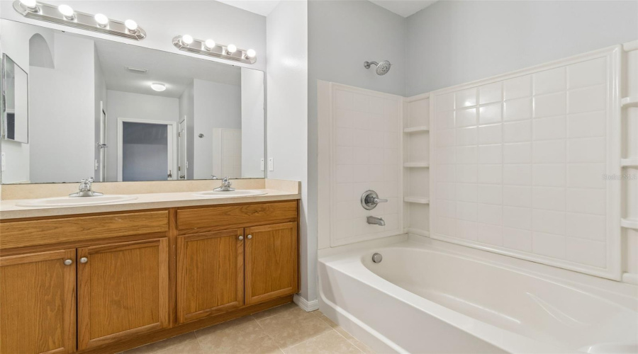 Double Sinks And Tub