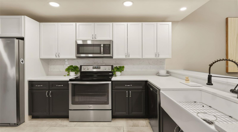 Orlando, Florida 32819, 2 Bedroom Bedrooms, ,2 Bathroombathrooms,Residential,For Sale,Sandpoint,0,Mfro6428413