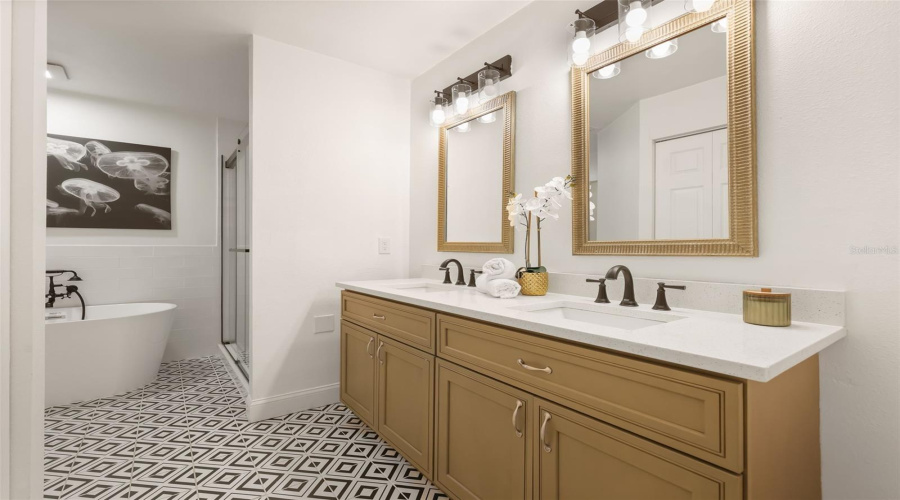 Orlando, Florida 32819, 2 Bedroom Bedrooms, ,2 Bathroombathrooms,Residential,For Sale,Sandpoint,0,Mfro6428413