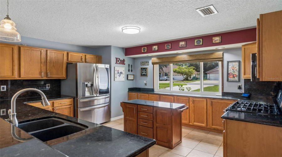 Spacious Light And Bright Kitchen.