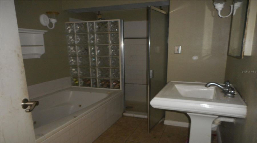 Ruskin, Florida 33570, 3 Bedroom Bedrooms, ,2 Bathroombathrooms,Residential,For Sale,1St,0,Mfrtb8542944
