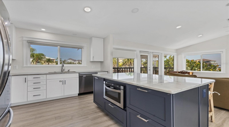 Longboat Key, Florida 34228, 2 Bedroom Bedrooms, ,2 Bathroombathrooms,Residential,For Sale,Tarawitt,0,Mfra4684674