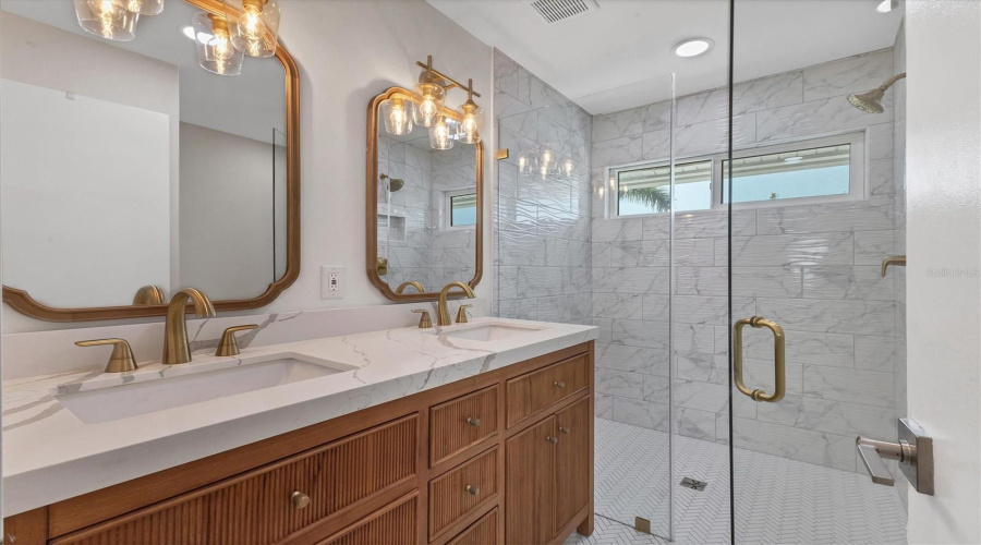 Longboat Key, Florida 34228, 2 Bedroom Bedrooms, ,2 Bathroombathrooms,Residential,For Sale,Tarawitt,0,Mfra4684674
