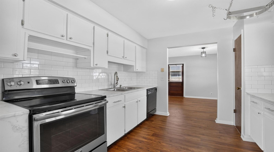 Brandon, Florida 33510, 3 Bedroom Bedrooms, ,2 Bathroombathrooms,Residential,For Sale,Alma,0,Mfrtb8543028