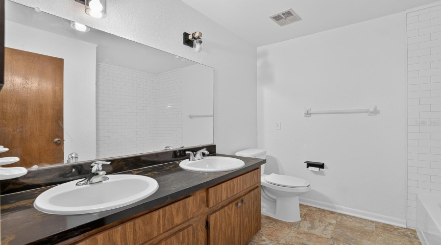 Brandon, Florida 33510, 3 Bedroom Bedrooms, ,2 Bathroombathrooms,Residential,For Sale,Alma,0,Mfrtb8543028