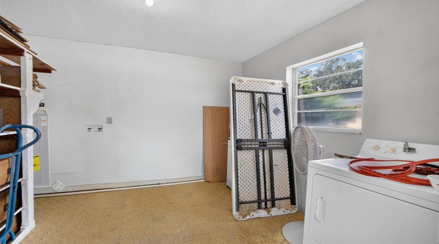Brandon, Florida 33510, 3 Bedroom Bedrooms, ,2 Bathroombathrooms,Residential,For Sale,Alma,0,Mfrtb8543028