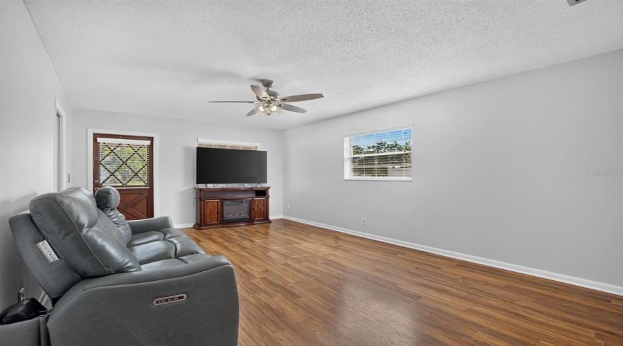 Brandon, Florida 33510, 3 Bedroom Bedrooms, ,2 Bathroombathrooms,Residential,For Sale,Alma,0,Mfrtb8543028