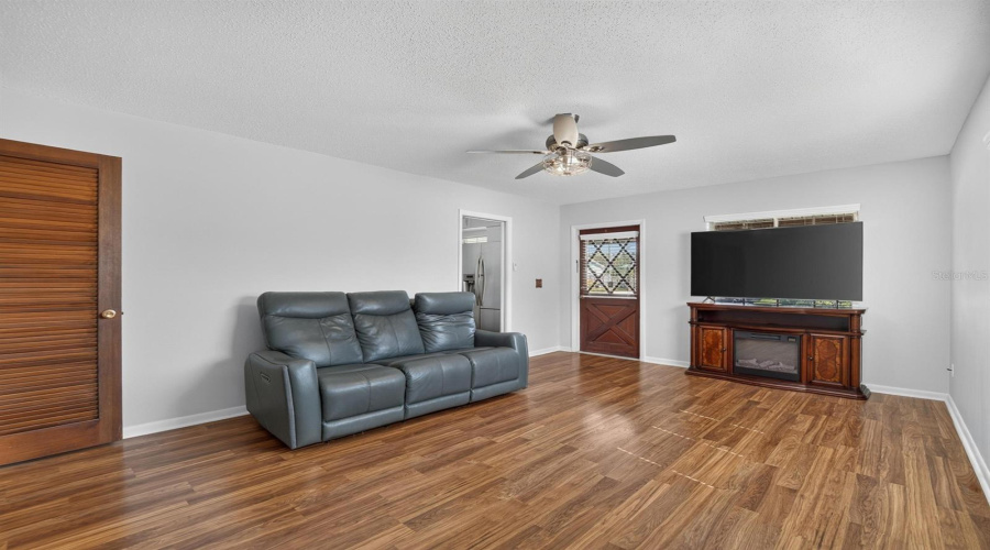 Brandon, Florida 33510, 3 Bedroom Bedrooms, ,2 Bathroombathrooms,Residential,For Sale,Alma,0,Mfrtb8543028