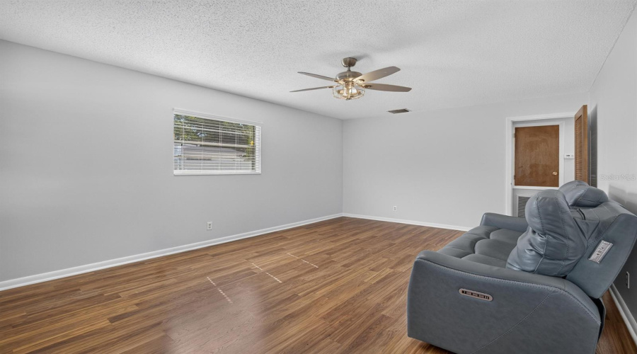 Brandon, Florida 33510, 3 Bedroom Bedrooms, ,2 Bathroombathrooms,Residential,For Sale,Alma,0,Mfrtb8543028