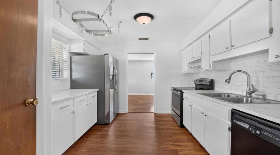 Brandon, Florida 33510, 3 Bedroom Bedrooms, ,2 Bathroombathrooms,Residential,For Sale,Alma,0,Mfrtb8543028