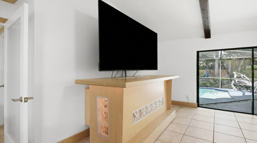 3 Televisions Convey