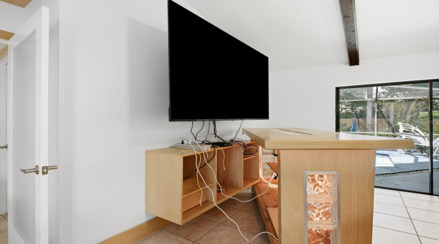 Moveable Backlit Bar