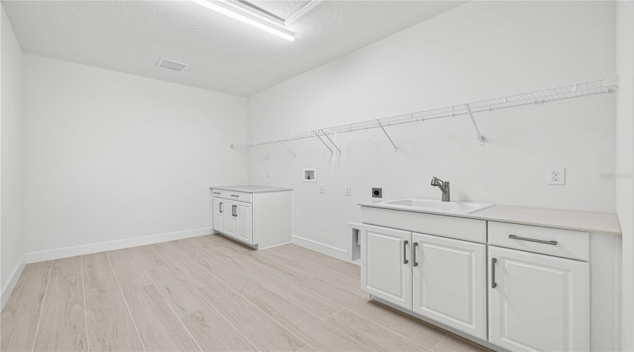 Winter Garden, Florida 34787, 4 Bedroom Bedrooms, ,4 Bathroombathrooms,Residential,For Sale,Muskgrass,0,Mfro6388174