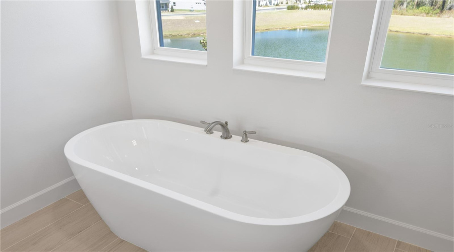 Winter Garden, Florida 34787, 4 Bedroom Bedrooms, ,4 Bathroombathrooms,Residential,For Sale,Muskgrass,0,Mfro6388174