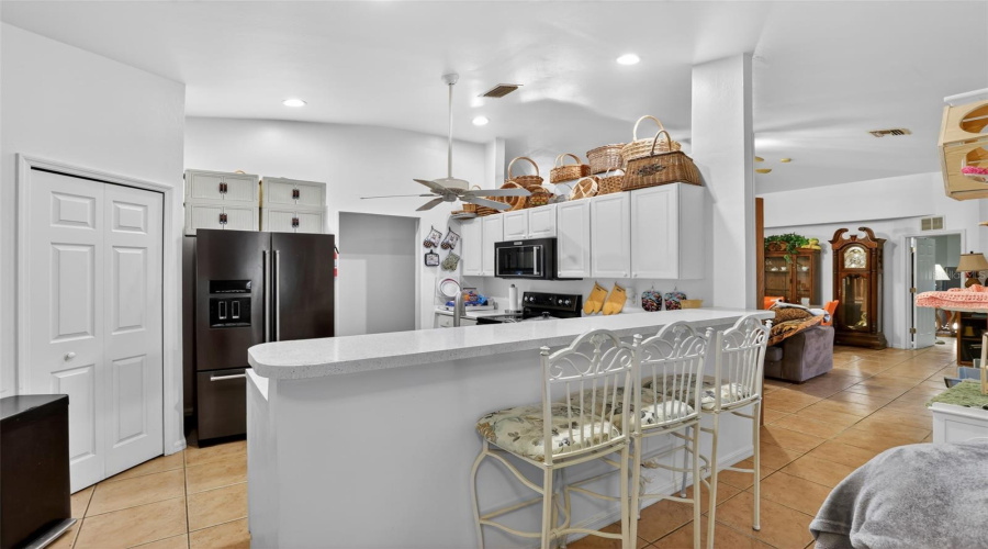 Cape Coral, Florida 33909, 3 Bedroom Bedrooms, ,2 Bathroombathrooms,Residential,For Sale,20Th,0,Mfrtb8516754