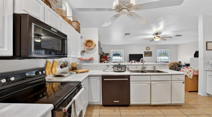 Cape Coral, Florida 33909, 3 Bedroom Bedrooms, ,2 Bathroombathrooms,Residential,For Sale,20Th,0,Mfrtb8516754