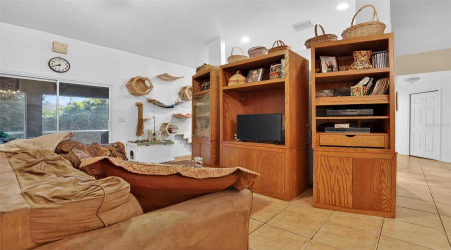 Cape Coral, Florida 33909, 3 Bedroom Bedrooms, ,2 Bathroombathrooms,Residential,For Sale,20Th,0,Mfrtb8516754