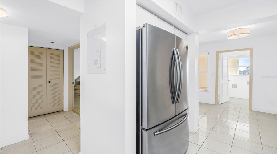 Kitchen Range / Counter Space