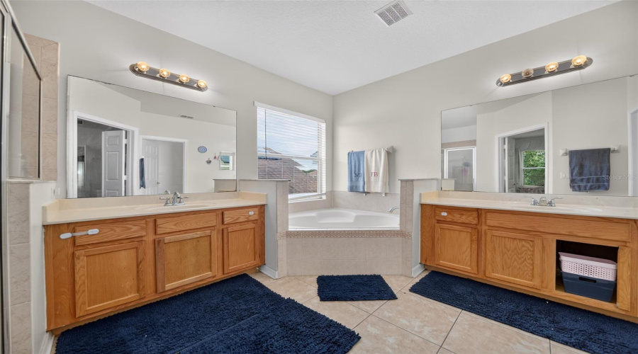 Ocoee, Florida 34761, 6 Bedroom Bedrooms, ,4 Bathroombathrooms,Residential,For Sale,Laurel Blossom,0,Mfrtb8542993