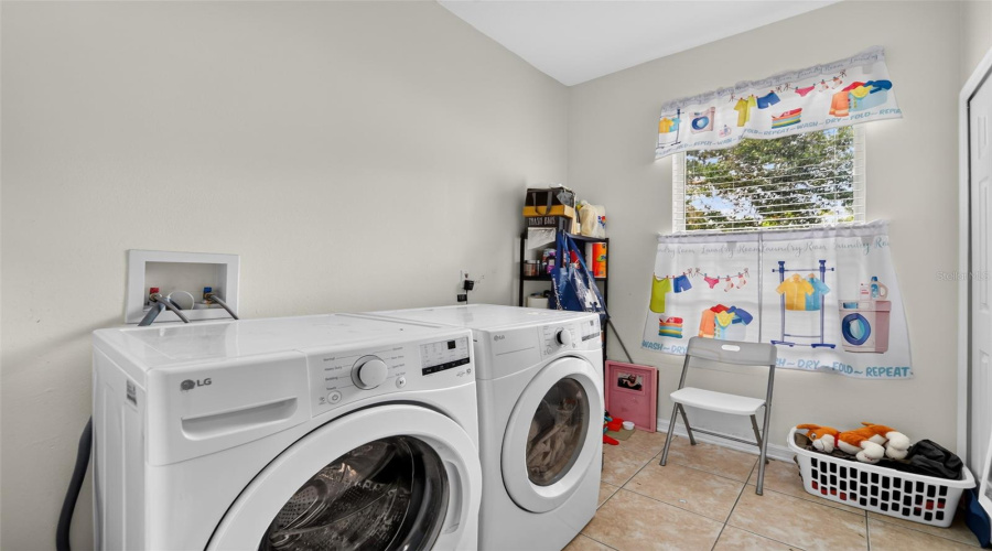 Ocoee, Florida 34761, 6 Bedroom Bedrooms, ,4 Bathroombathrooms,Residential,For Sale,Laurel Blossom,0,Mfrtb8542993
