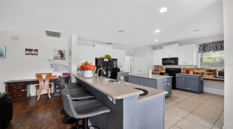 Ocoee, Florida 34761, 6 Bedroom Bedrooms, ,4 Bathroombathrooms,Residential,For Sale,Laurel Blossom,0,Mfrtb8542993