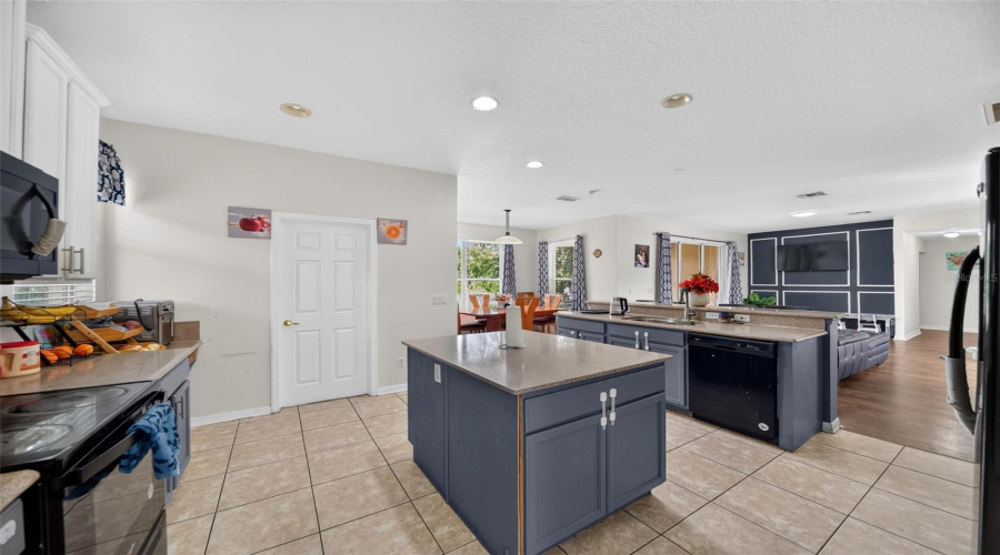 Ocoee, Florida 34761, 6 Bedroom Bedrooms, ,4 Bathroombathrooms,Residential,For Sale,Laurel Blossom,0,Mfrtb8542993