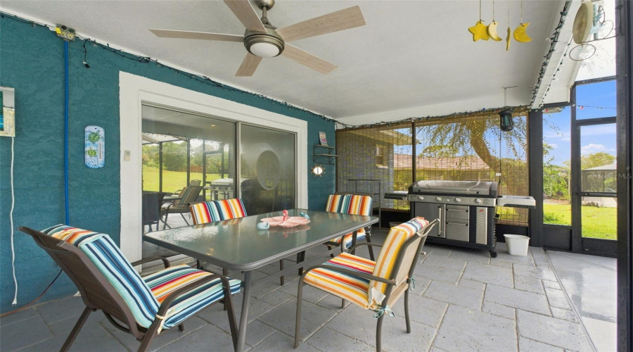 Dining Area Under Expansive Lanai