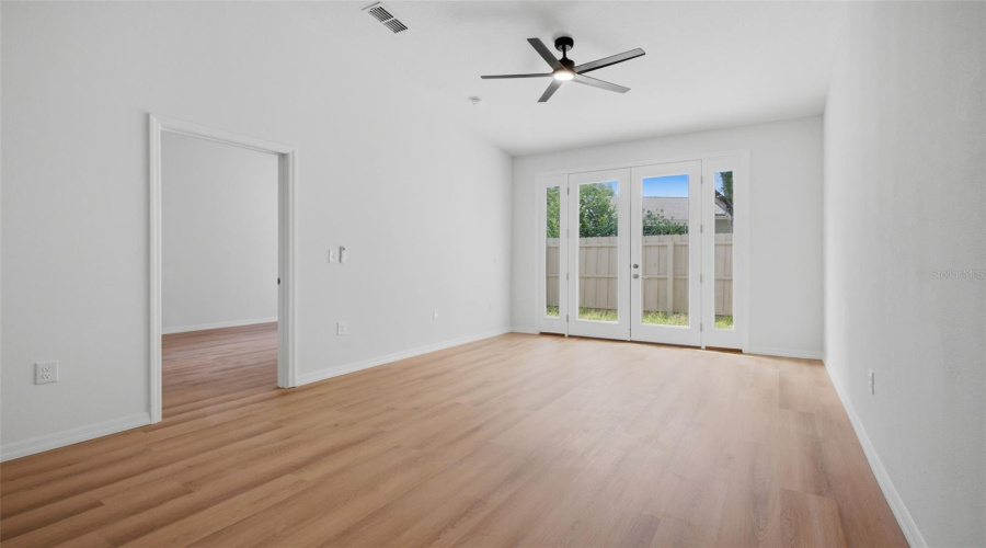 Apopka, Florida 32712, 2 Bedroom Bedrooms, ,2 Bathroombathrooms,Residential,For Sale,Oak Pl,0,Mfro6391040