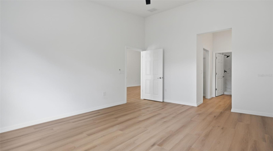 Apopka, Florida 32712, 2 Bedroom Bedrooms, ,2 Bathroombathrooms,Residential,For Sale,Oak Pl,0,Mfro6391040