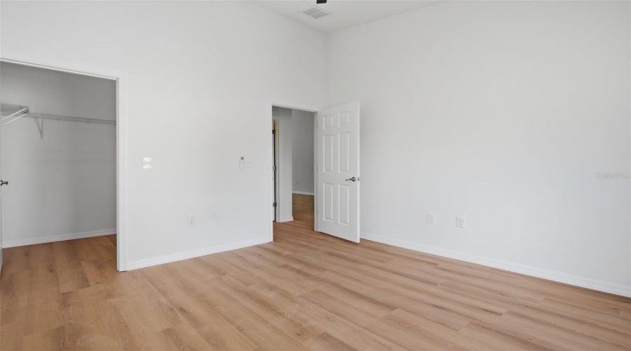 Apopka, Florida 32712, 2 Bedroom Bedrooms, ,2 Bathroombathrooms,Residential,For Sale,Oak Pl,0,Mfro6391040