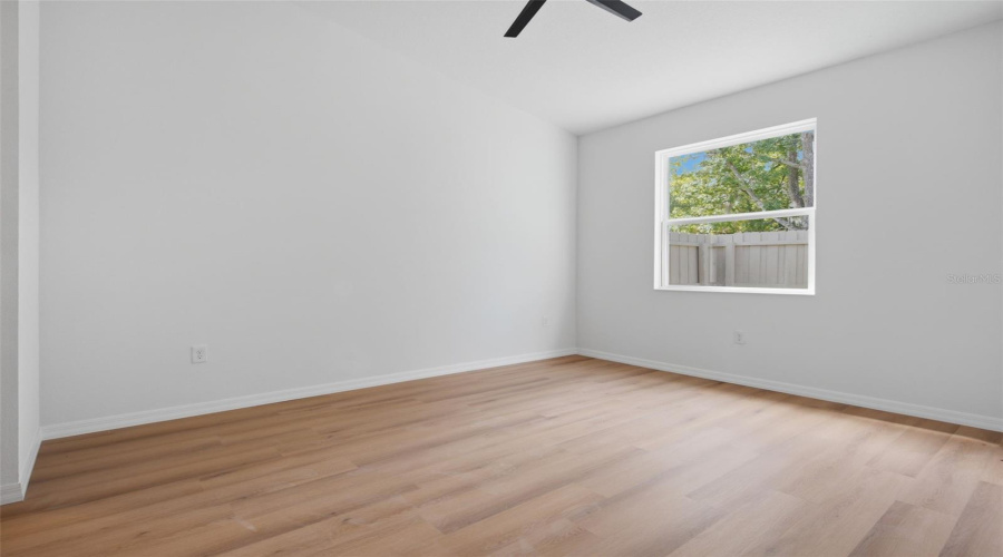 Apopka, Florida 32712, 2 Bedroom Bedrooms, ,2 Bathroombathrooms,Residential,For Sale,Oak Pl,0,Mfro6391040